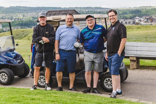 men golfing